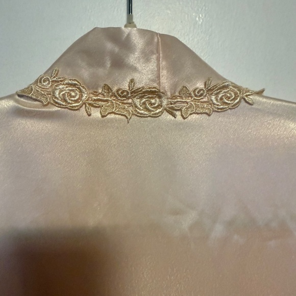 NWT Vintage Dentelle Pink Satin Long Robe Rose Lace Trim Size Large Deadstock - Picture 9 of 13